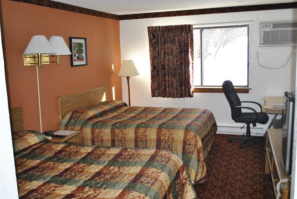 Waconia Inn And Suites Exterior photo