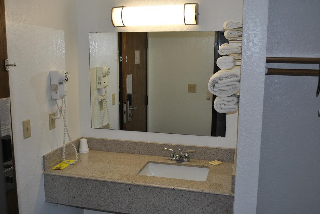 Waconia Inn And Suites Room photo