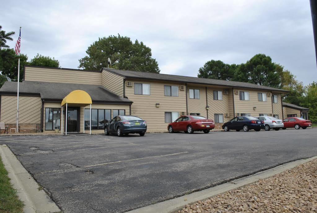Waconia Inn And Suites Exterior photo