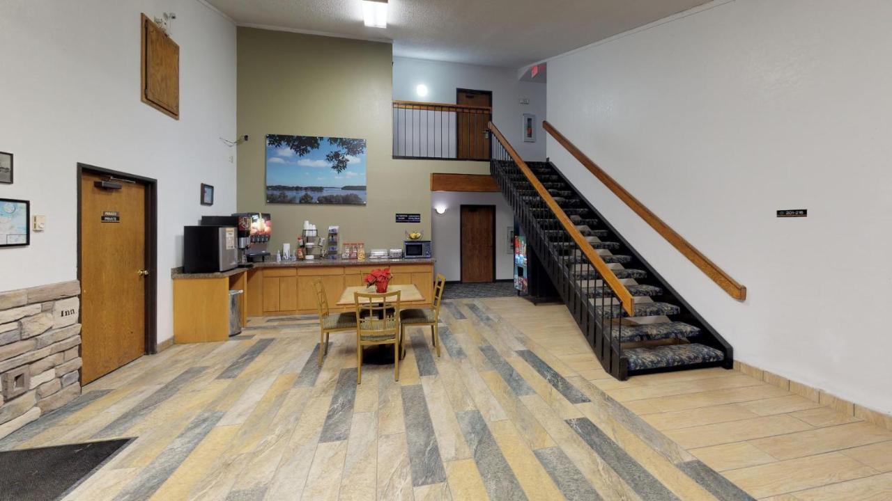 Waconia Inn And Suites Exterior photo