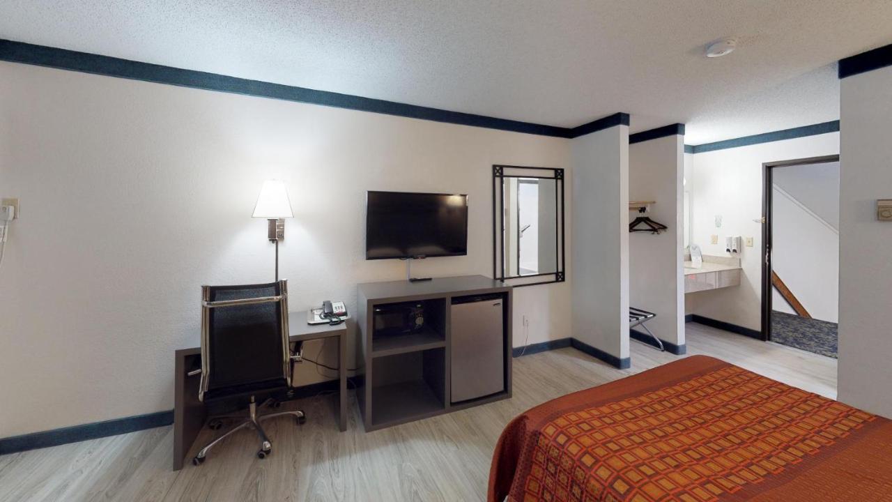 Waconia Inn And Suites Exterior photo